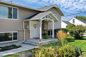 View of front of house featuring a front lawn