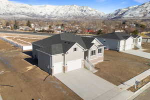 Aerial view with a mountain view