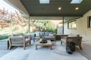 View of patio / terrace featuring outdoor lounge area