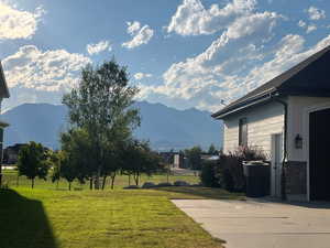 View of yard with a mountain view