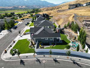 Birds eye view of property with a mountain view