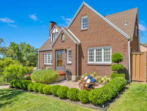 Front patio with beautiful courtyard area.