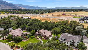 Drone / aerial view featuring a mountain view