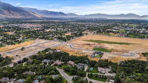 Aerial view with a mountain view