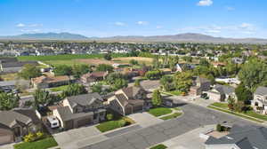 Bird's eye view with a mountain view