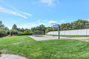 Basketball court-Fun for hours!