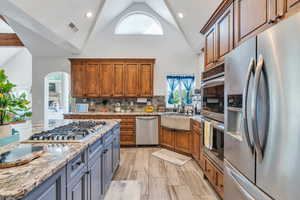 Gorgeous kitchen with double oven