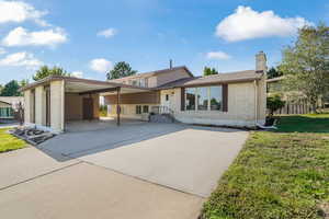 Tri-level home with a carport and a front lawn