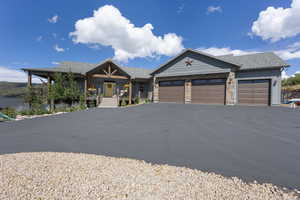 Craftsman house with a garage