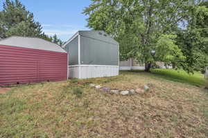 View of yard featuring an outdoor structure