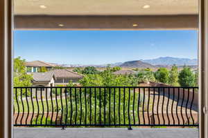 Balcony featuring a mountain view