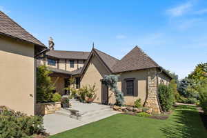 backyard/patio/courtyard