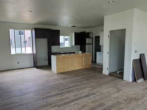 Kitchen & dining area