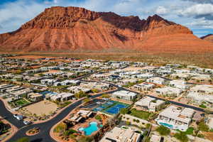 Aerial view with a mountain view