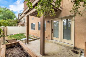 View of patio / terrace/walkout entrance