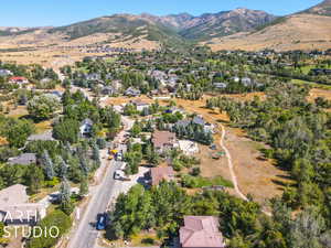 Aerial view with a mountain view