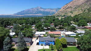 Birds eye view of property featuring a mountain view