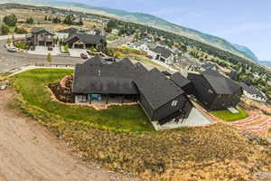 Bird's eye view with a mountain view