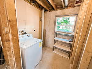 Laundry area featuring washer / clothes dryer