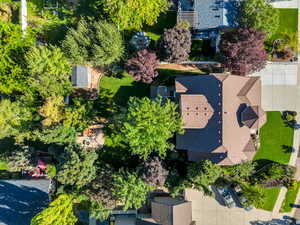 Birds eye view of property