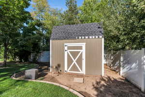 View of outbuilding with a yard