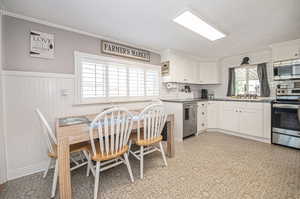 Quaint Dining Area