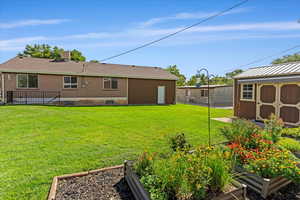 View of yard featuring a storage shed