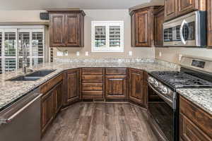 Lighting under cabinets, Gas Range