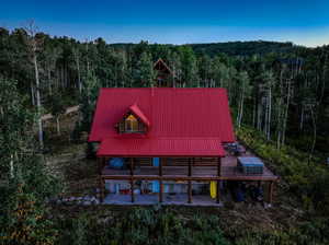 Back of house featuring an outdoor structure