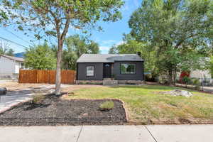 View of front facade with a front yard