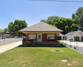 View of front facade with a front lawn