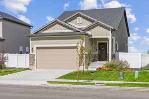 Craftsman-style house featuring a front yard