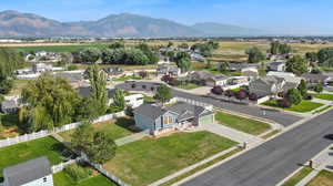 Drone / aerial view featuring a mountain view