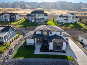 Aerial view with a mountain view