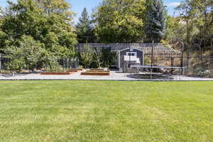 View of yard featuring an outdoor structure