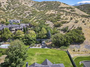 Birds eye view of property featuring a mountain view