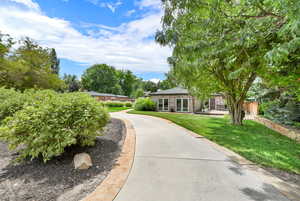 View of front facade with a front yard