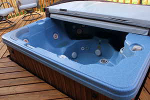 Deck Jacuzzi (please see agent remrks)