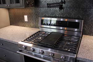 Gas range stove / oven