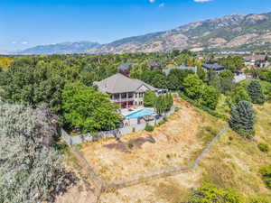 Bird's eye view featuring a mountain view