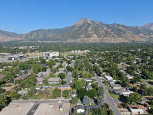 Drone / aerial view featuring a mountain view