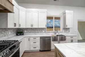 Farmhouse Sink | Stunning Mountain Views