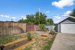 View of yard with an outbuilding