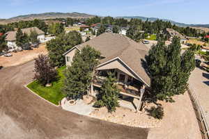 Aerial view with a mountain view