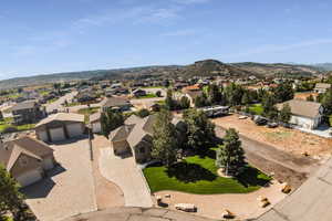 Drone / aerial view featuring a mountain view