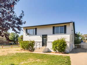 View of front of house featuring a front yard