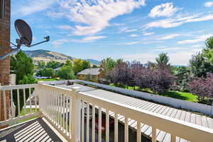 Balcony featuring a mountain view