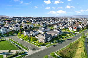 Aerial view with a mountain view