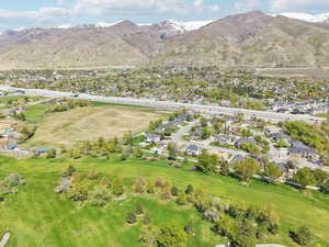 Bird's eye view with a residential view and a mountain view