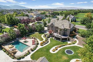 Birds eye view of property featuring a mountain view